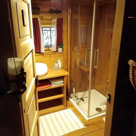 Сasa de vacaciones Loghouse In The Forest